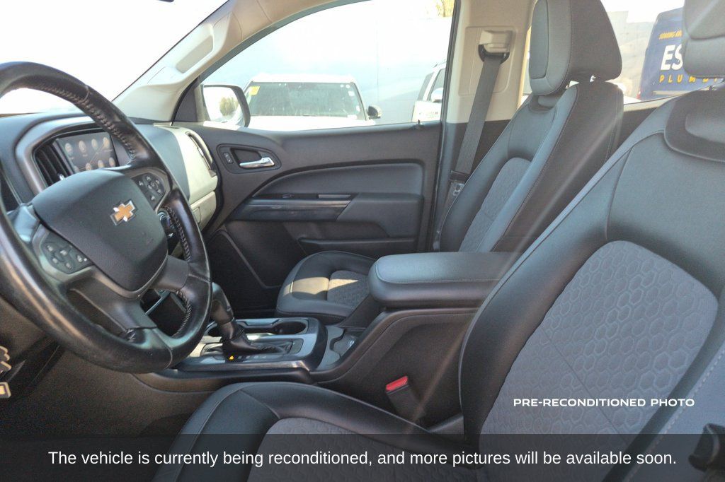 Used 2019 Chevrolet Colorado Z71 w/ Z71 Midnight Edition AWD/4WD image 11