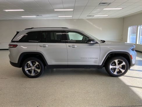 Used 2022 Jeep Grand Cherokee Limited 4xe w/ Rear Seat Video Group 1 image 5