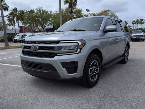 Used 2024 Ford Expedition XLT image 6