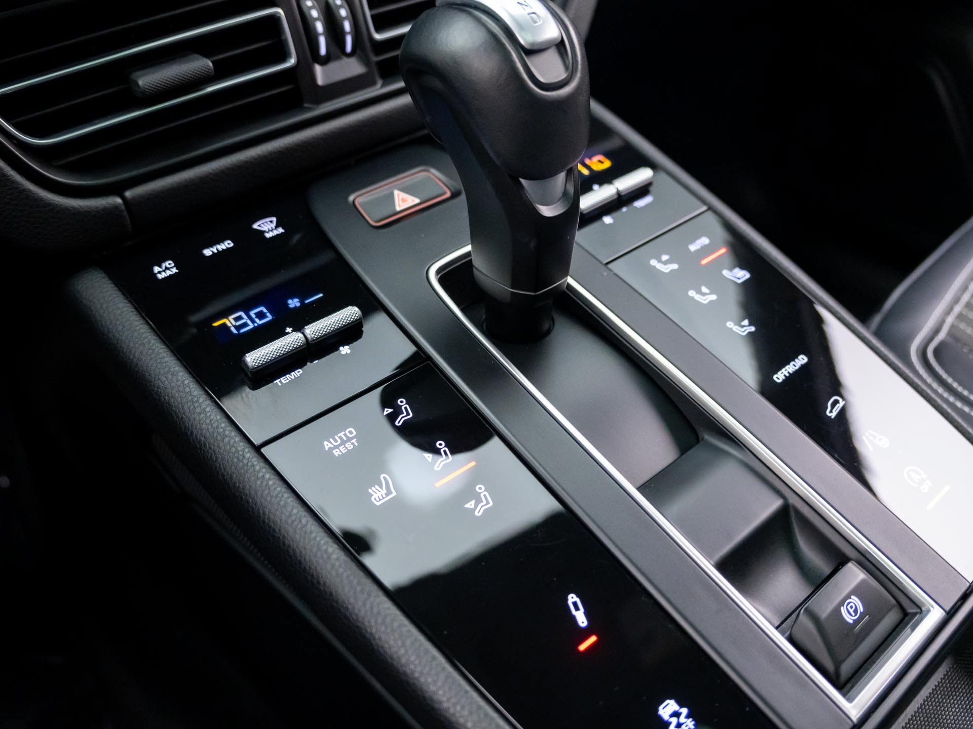 Certified 2024 Porsche Macan Turbo AWD/4WD image 26