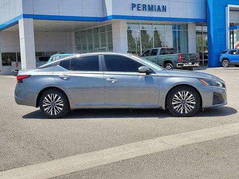 Used 2023 Nissan Altima 2.5 SV w/ SV Premium Package FWD image 12