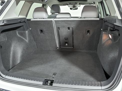 Certified 2023 Volkswagen Taos SE w/ Panoramic Sunroof Package AWD/4WD image 9