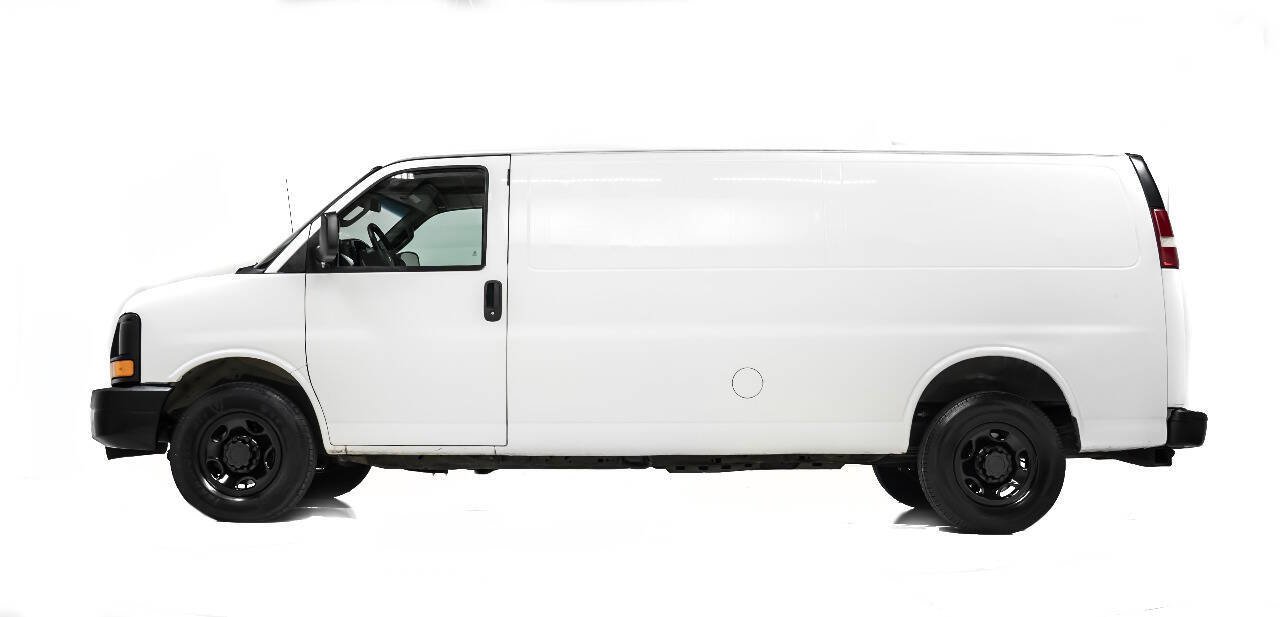 Used 2017 Chevrolet Express 2500 Extended RWD image 6
