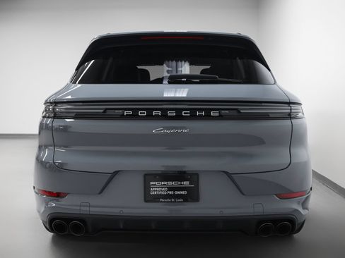 Certified 2024 Porsche Cayenne AWD/4WD image 11
