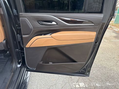 Used 2023 Cadillac Escalade ESV Premium Luxury image 26