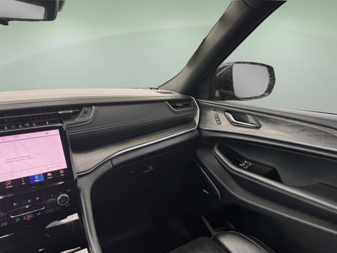 Used 2022 Jeep Grand Cherokee L Overland w/ Advanced Protech Group III image 23