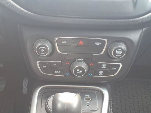 Used 2020 Jeep Compass Latitude w/ Cold Weather Group AWD/4WD image 13