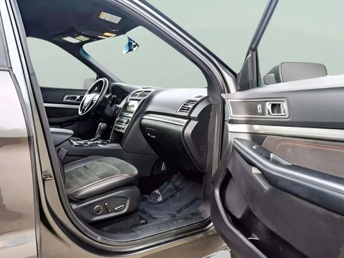 Used 2018 Ford Explorer XLT w/ Equipment Group 202A image 29
