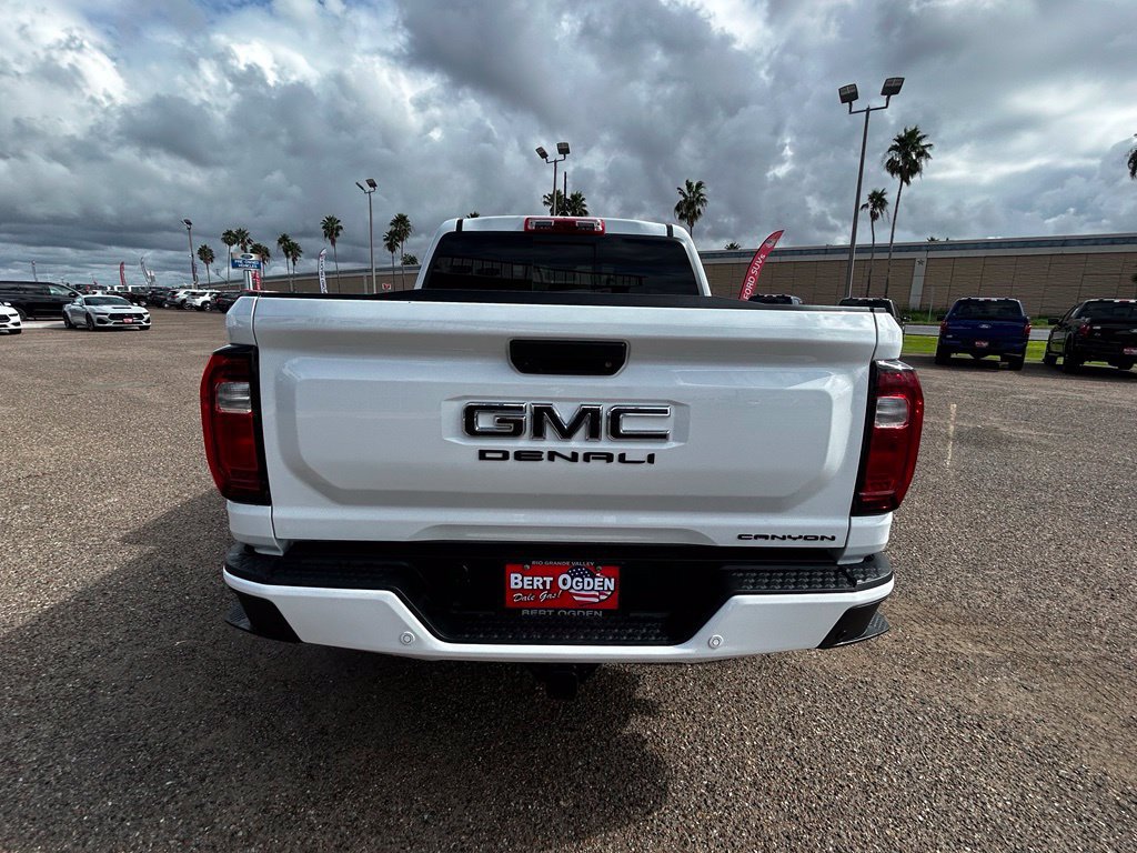Used 2026 GMC Canyon Denali w/ LPO, Black Badging Package AWD/4WD image 5
