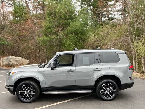 Used 2024 Lexus GX 550 w/ Cold Area Package AWD/4WD image 2