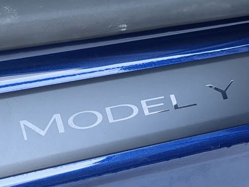 Used 2024 Tesla Model Y Long Range image 12