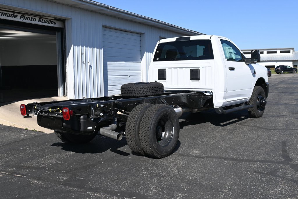New 2027 RAM 3500 Tradesman AWD/4WD image 4