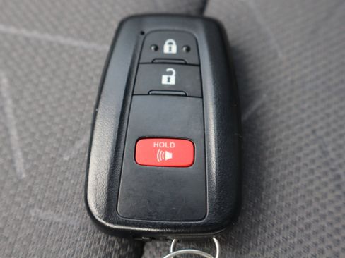 Used 2022 Toyota RAV4 XLE AWD/4WD image 26