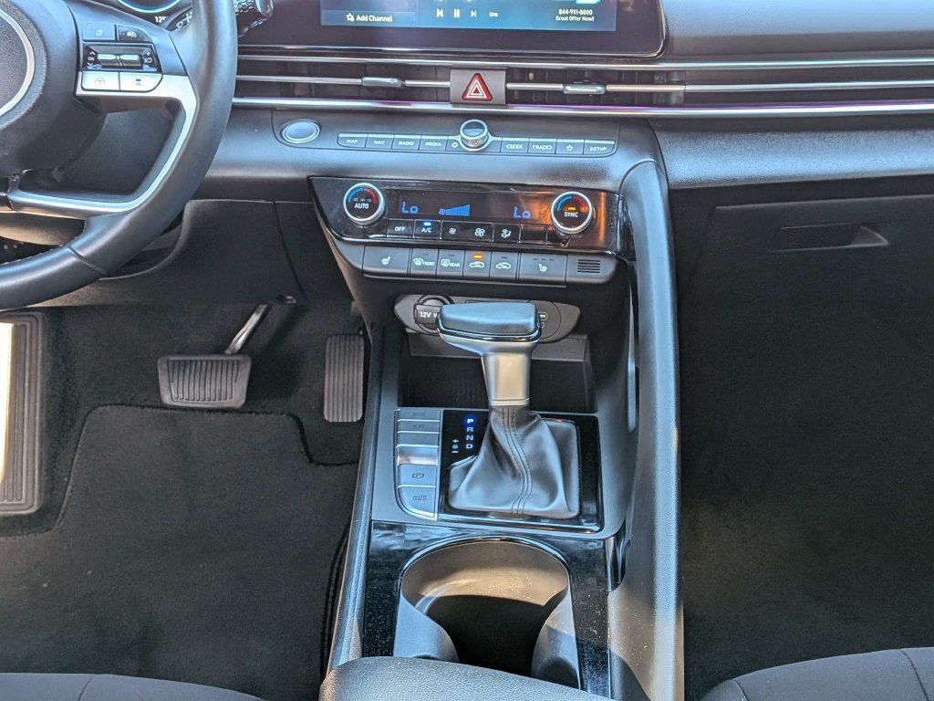 Certified 2025 Hyundai Elantra SEL FWD image 25