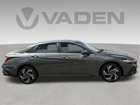 New 2026 Hyundai Elantra Limited FWD image 7
