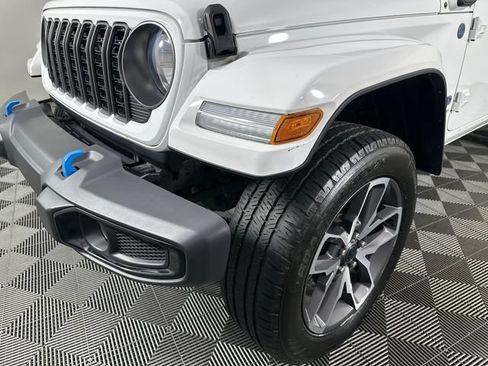 Certified 2024 Jeep Wrangler Unlimited w/ Convenience Group AWD/4WD image 27
