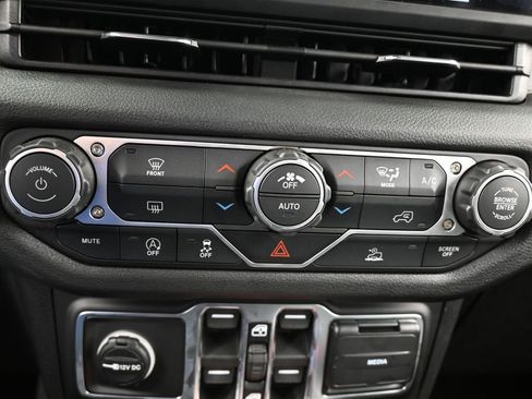 New 2026 Jeep Gladiator Willys image 17