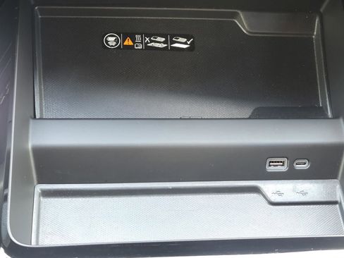Used 2025 Chevrolet Suburban Premier RWD image 28