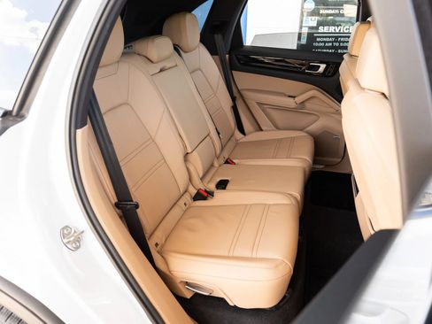 Used 2019 Porsche Cayenne AWD/4WD image 25