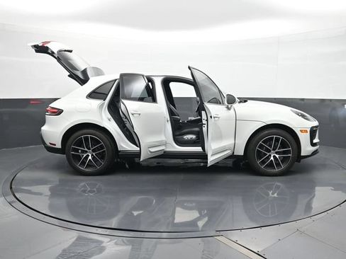 Certified 2024 Porsche Macan AWD/4WD image 32