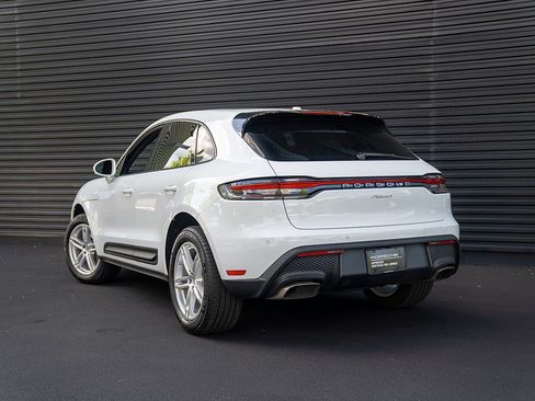 Certified 2026 Porsche Macan AWD/4WD image 3