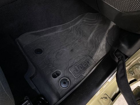 Used 2025 Jeep Wrangler Sport AWD/4WD image 15