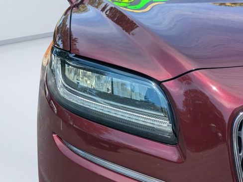Used 2022 Lincoln Nautilus FWD w/ Premium Package image 9