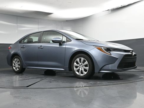 Used 2025 Toyota Corolla LE image 25