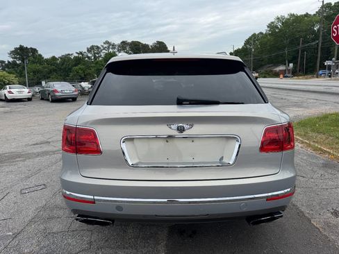 Used 2018 Bentley Bentayga image 4