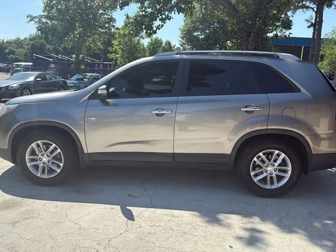 Used 2014 Kia Sorento LX FWD image 8