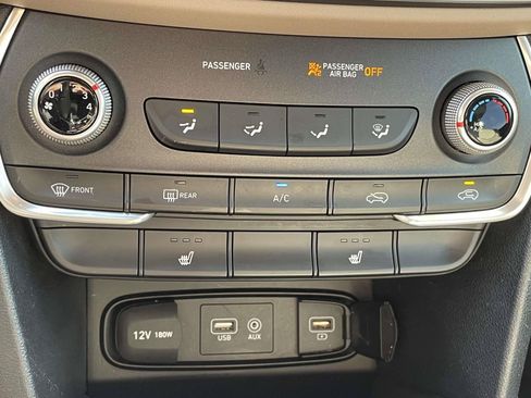 Used 2019 Hyundai Santa Fe SEL FWD image 29