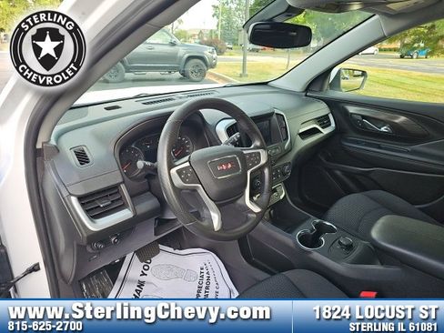 Used 2024 GMC Terrain SLE image 11