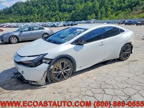 Used 2024 Toyota Prius XLE AWD/4WD image 1