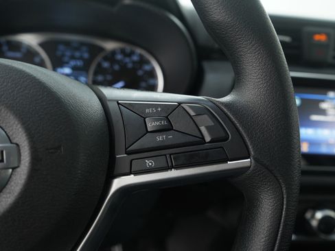 Used 2020 Nissan Versa S image 24