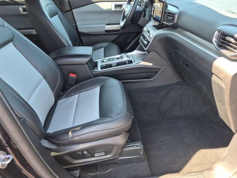 Used 2024 Ford Explorer XLT w/ Equipment Group 202A AWD/4WD image 27