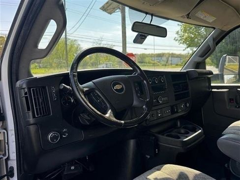 Used 2022 Chevrolet Express 3500 w/ Power Convenience Package RWD image 15