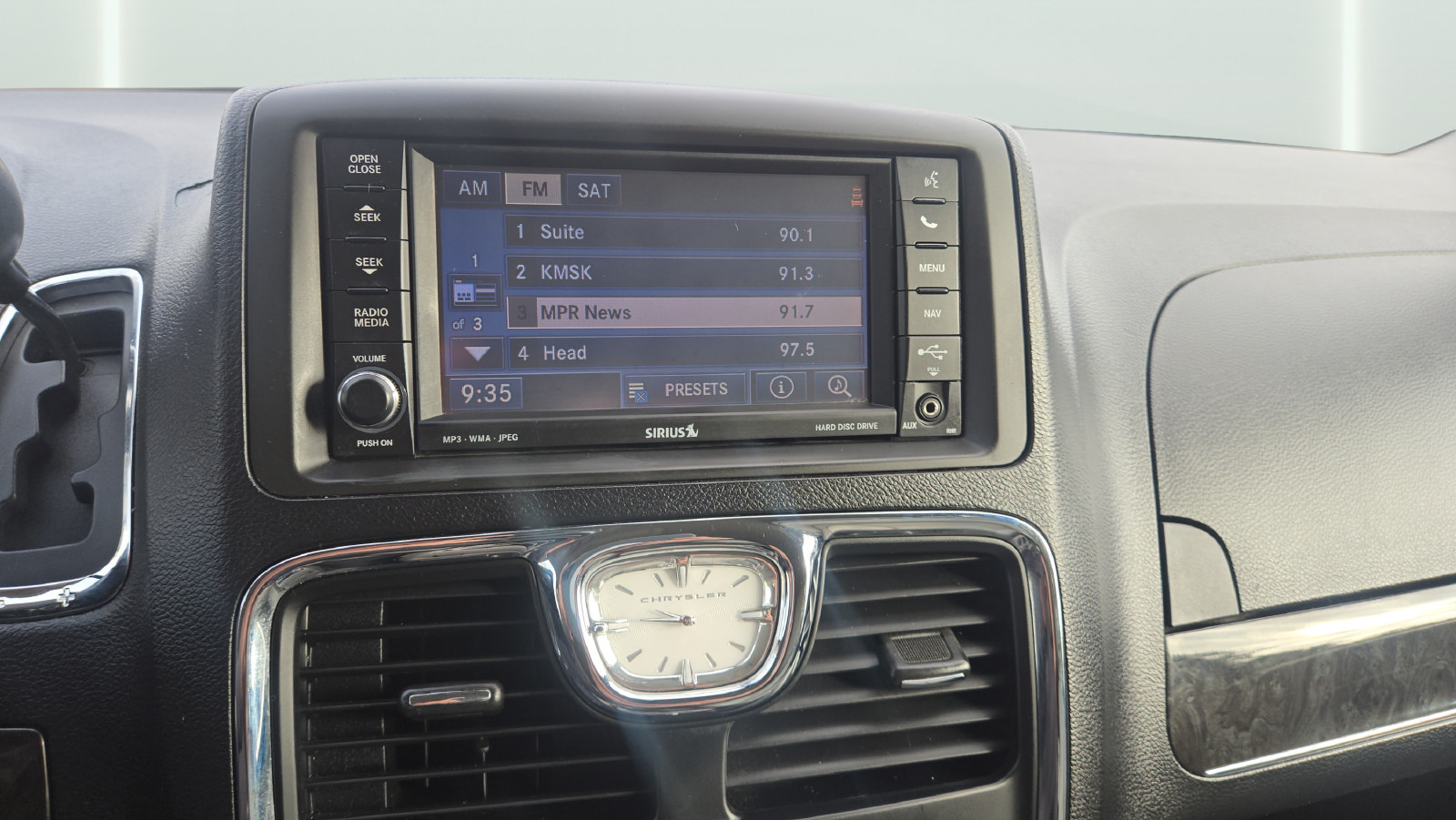 Used 2012 Chrysler Town & Country Touring-L w/ Entertainment Group #2 FWD image 14