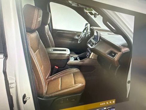 Used 2024 Chevrolet Suburban High Country w/ Premium Package 2 AWD/4WD image 12