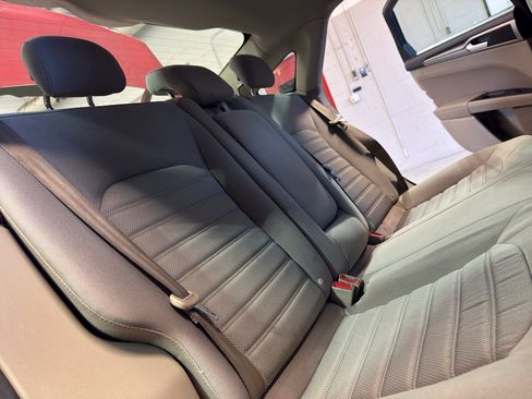 Used 2020 Ford Fusion SE FWD image 27