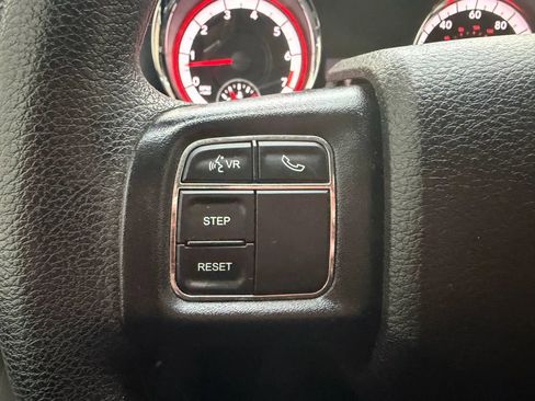 Used 2018 Dodge Grand Caravan SE w/ UConnect Hands-Free Group image 11