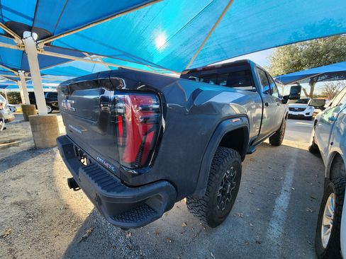 Used 2026 GMC Sierra 2500 AT4X image 4