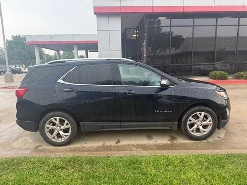 Used 2020 Chevrolet Equinox Premier FWD image 2