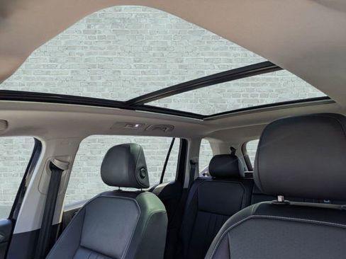 Certified 2023 Volkswagen Tiguan SE w/ Panoramic Sunroof Package FWD image 24