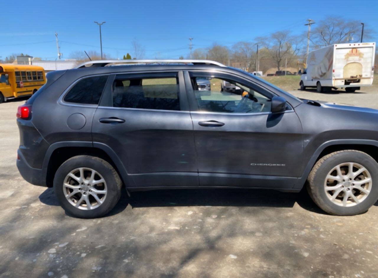 Used 2015 Jeep Cherokee Latitude w/ Cold Weather Group AWD/4WD image 4