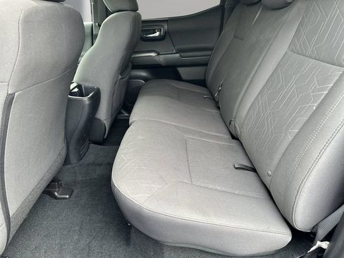 Used 2018 Toyota Tacoma SR5 RWD image 17