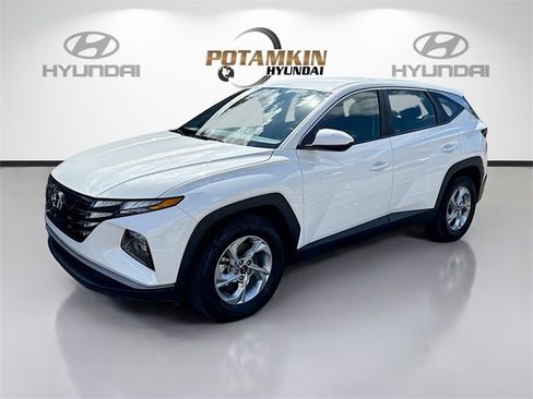 Certified 2024 Hyundai Tucson SE image 1