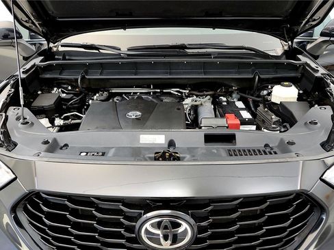 Used 2021 Toyota Highlander XSE image 15