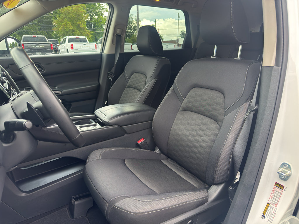Used 2024 Nissan Pathfinder SV FWD image 23