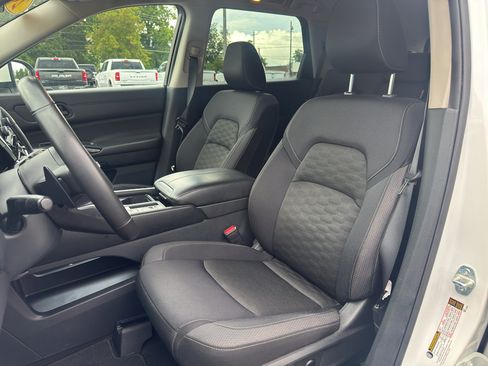Used 2024 Nissan Pathfinder SV FWD image 23