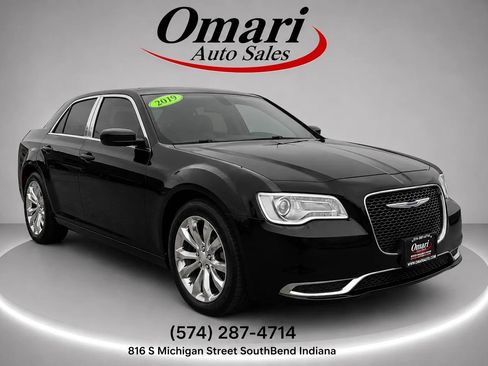Used 2019 Chrysler 300 Touring AWD/4WD image 1